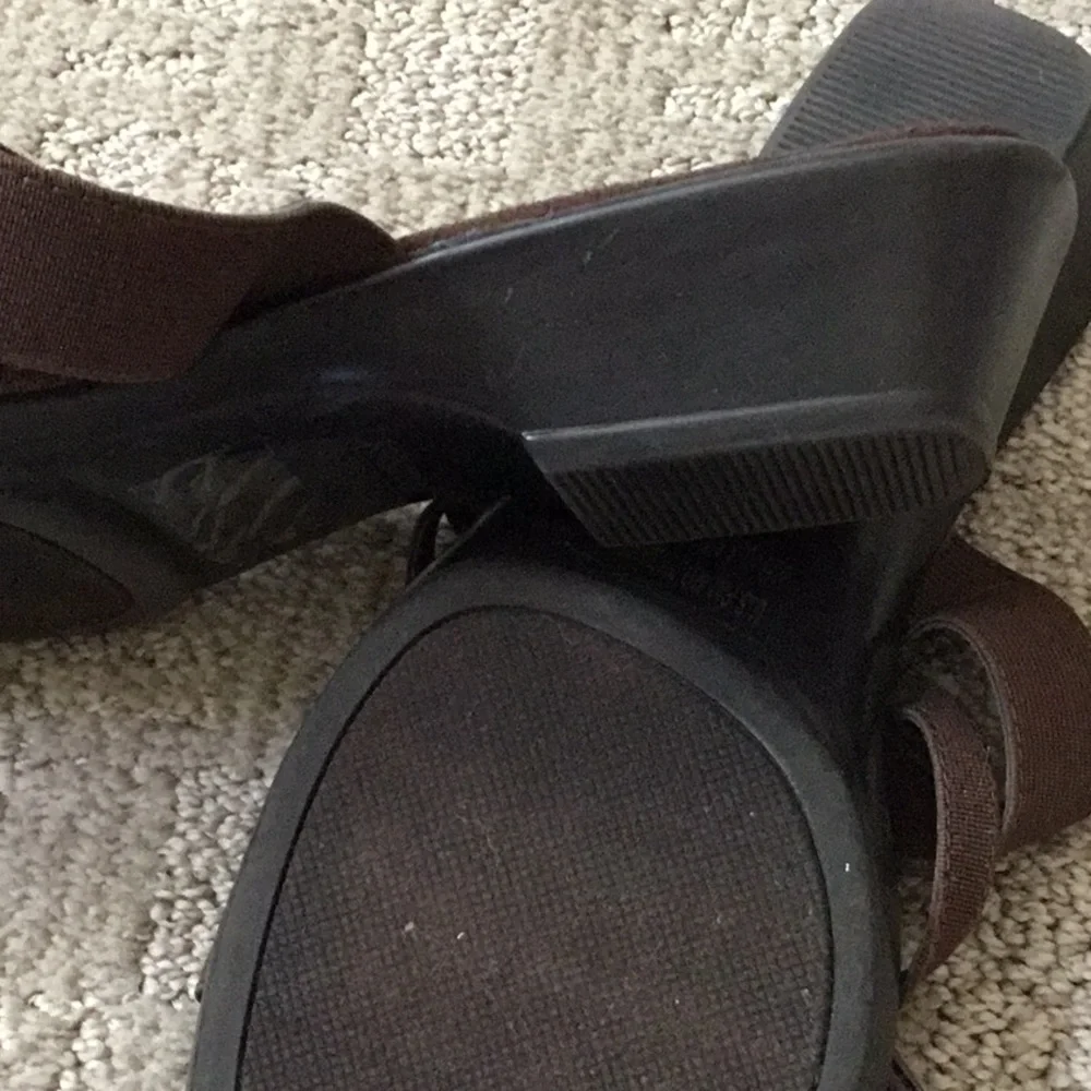 Mootsies Tootsies brown sandals size 9